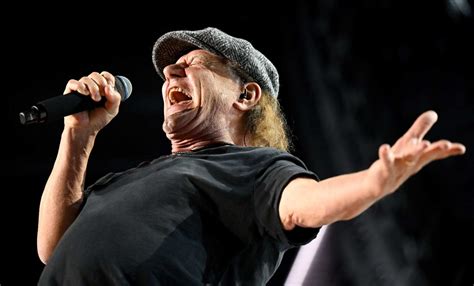 AC/DC shakes the Rose Bowl all night long on first US tour in a decade ...