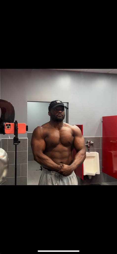 Seen this guy post about him and Sam sulek you guys think he’s natty or ...