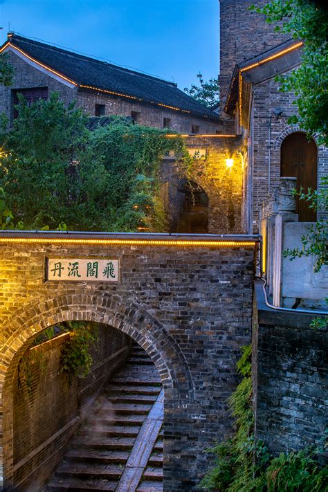 千年古渡西津渡的树荫里，隐藏着整个镇江最为精致的民国风酒店_古街