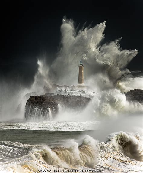 ASI SE HIZO Faro Isla de Mouro, espectáculo natural — Julio Herrera