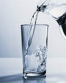 bicchieri d acqua vaso riempie un bicchiere d acqua scaricare foto gratis bicchieri d acqua vaso riempie un bicchiere d acqua scaricare foto gratis