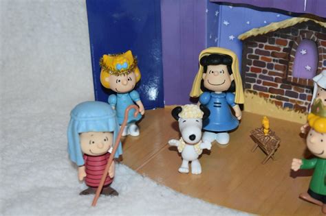 PEANUTS NATIVITY SET - SNOOPY, CHARLIE BROWN - CHRISTMAS - SET OF 9 ...