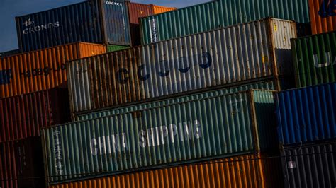 Should you avoid long-term U.S. Treasury bonds due to Trump's tariffs?