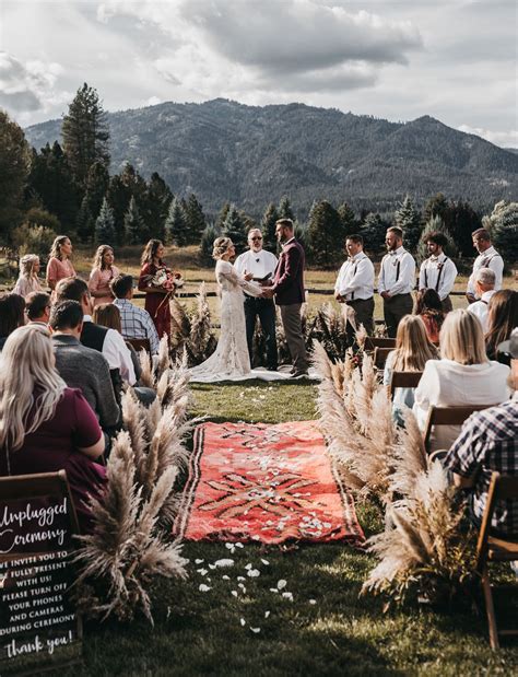 It was all good vibes crystals and festival seating for this bohemian mountain wedding – Artofit