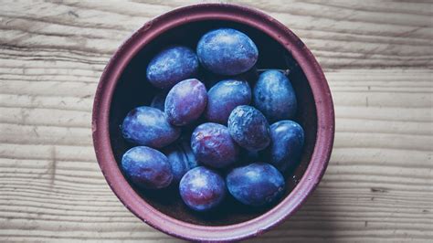 4 mouth-watering Plum recipes to make the most of the juiciest fruit ...