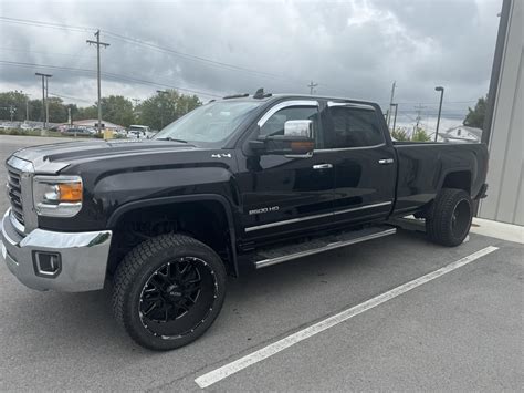 GMC 2500 Rough Country Leveling Kit