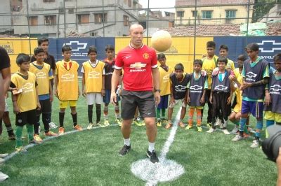 Silvestre opens up on Ferguson hitting Beckham with boot in 2003