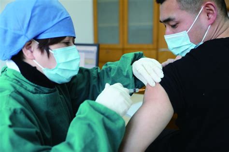 门头沟区12至17岁人群接种第二针新冠疫苗工作有序推进