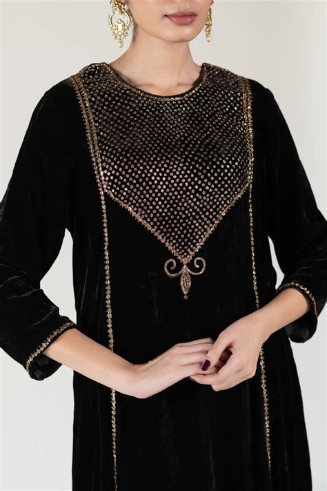 Nirjara - Black Velvet Firdaus Abho Set - Elahe
