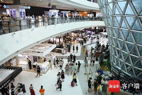 半年超60万人享受三亚免税购物 线上商城成新增长点|海南|免税|三亚_新浪新闻