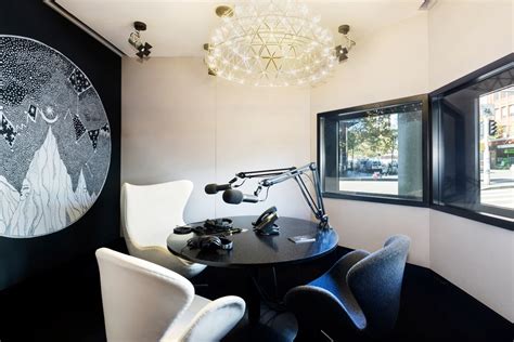 Interview Room 的图像结果