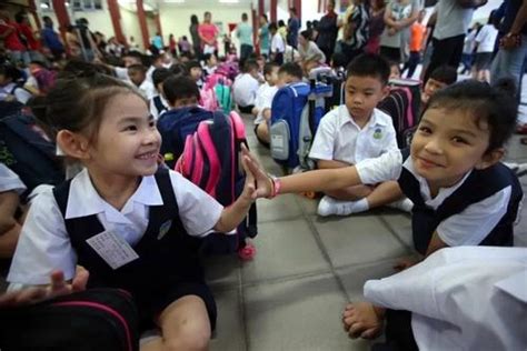 华裔生育率低国际学校抢人，马来西亚华小生5年连减
