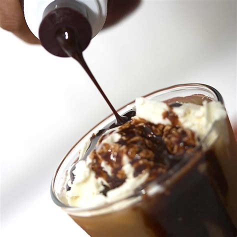 Homemade Hershey's Chocolate Syrup - An Easy 5 Minute Recipe!