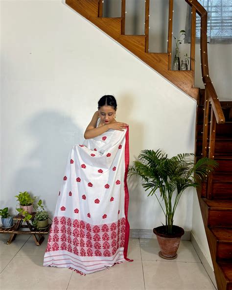 Cotton Saree with Traditional 'Gos' Motif – Arras