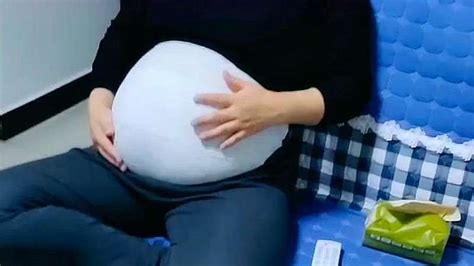 老婆怀孕31周了，胎动太厉害，看她这般难受痛苦的样子我好心疼！,亲子,孕产,好看视频