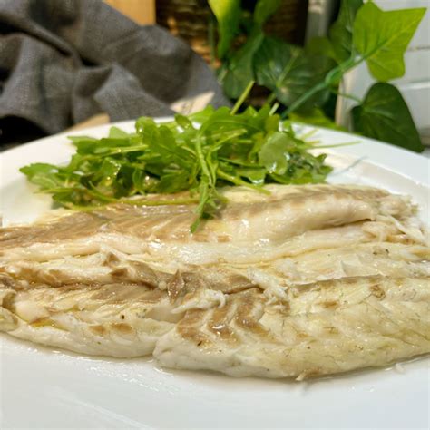 Lubina al horno con patatas y cebolla: una receta fácil y sencilla que ...