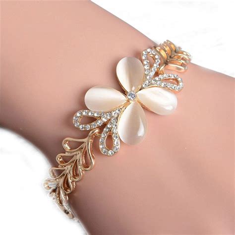 WORLDWIDE Adjustable Link Bracelet Simple Opal Flower Bracelet ...