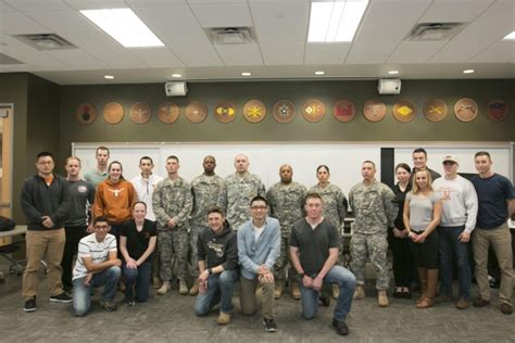 Platoon sergeants mentor future platoon leaders | Article | The United ...