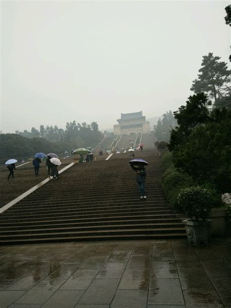 【携程攻略】南京中山陵景区景点,南京的中山陵是一座绝无仅有的历史性建筑，这座建筑集中中国人的聪明…