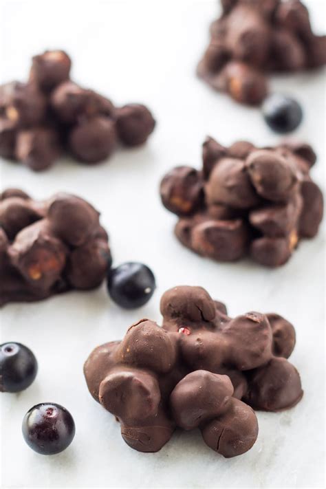 Low FODMAP Dark Chocolate Blueberry Mac Nut Clusters - Fun Without FODMAPs