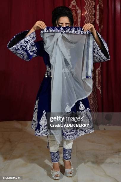 52 Afghan Traditional Hairstyle Stock Photos, High-Res Pictures, and ...