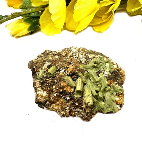 Pyromorphite from China to achieve goals online at Talk to Crystals