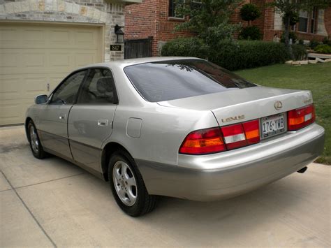 File:1996-1999 Lexus ES 300 (MCV20R) LXS sedan (2011-10-25) 01.jpg ...