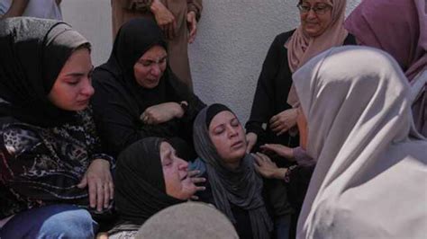 Gaza: Israeli strike kills teenage girl on her way to write exam