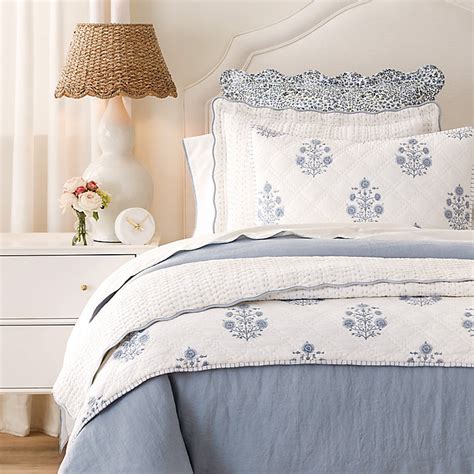 Pia Floral Quilt with Double Diamond Quilting & Hand-Stitched Edges