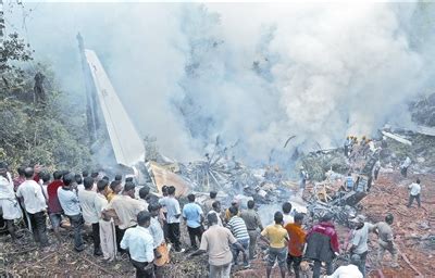 印度客机坠入山谷断成两截158人遇难8人幸存_新闻中心_新浪网