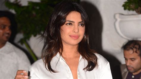 priyanka-chopra-at-the-wrap-party-of-the-sky-is-pink-in-mumbai-2