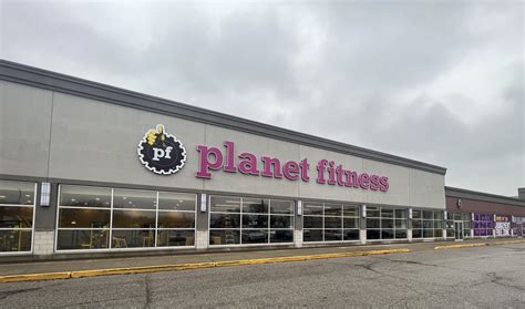 Gym chain with locations in Mississauga, Brampton, Halton, Durham and Niagara offering free ...