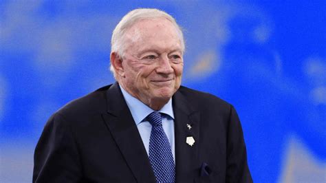 Jerry Jones fined $250,000 for flashing middle finger to Jets fan ...