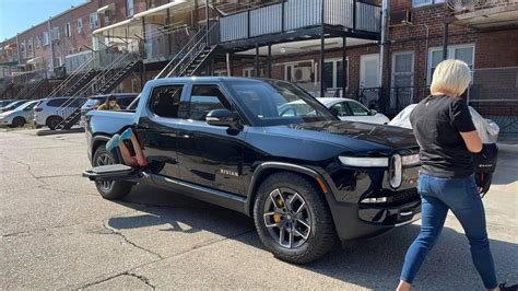 MIDNIGHT (Black) Rivian Photos | Page 2 | Rivian Forum - R1T R1S R2 R3 News, Specs, Models, RIVN ...