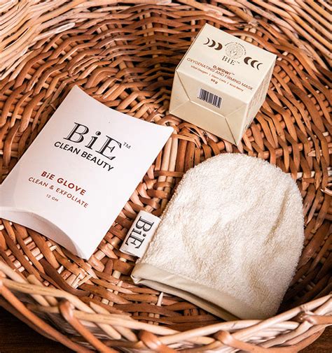 BiE O2WOW Tan Removal Face Mask + Glove | Shop Now! - beautybybie