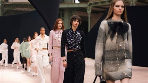 CHANEL Official Website: Fashion, Fragrance, Beauty, Watches, Fine ...