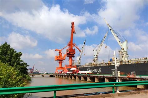 大船大港带来大效益 上半年镇江港接卸开普船83艘次同比增长93%_我苏网
