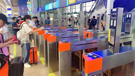 乘客进入高铁客运车站人证票自助验证闸机通道，自助实名制核验闸机如何操作 - 知乎