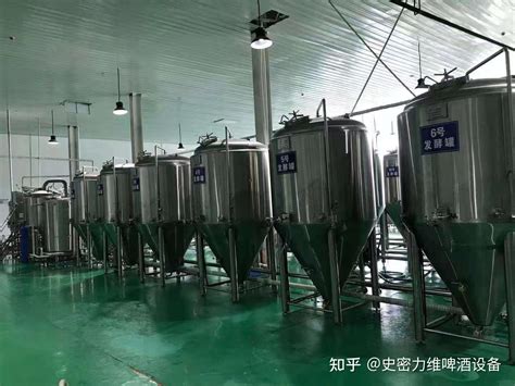 酿酒厂工人组织啤桶送货的肖像高清图片下载-正版图片501870386-摄图网