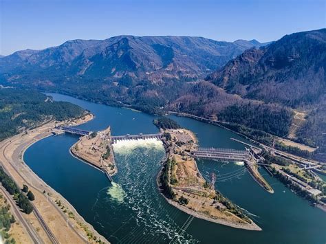 Bonneville Dam and the Columbia River Gorge [OC] : r/pics