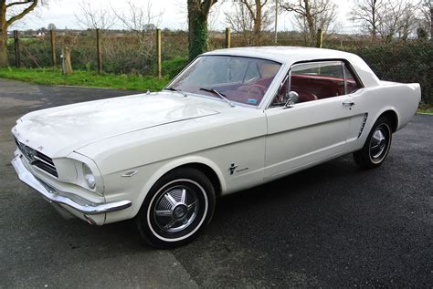 O 1964 Ford Mustang
