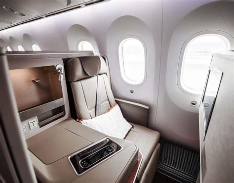 Business Class vs First Class 的图像结果