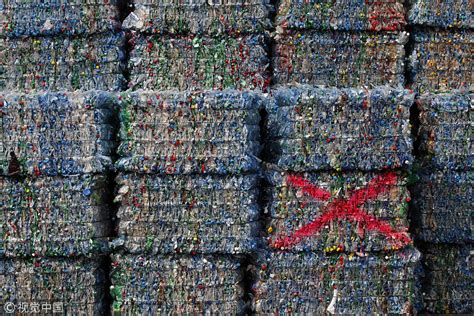 实拍瑞士垃圾回收公司 塑料瓶堆积如山