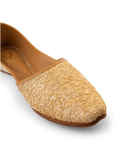Buy Stargazer Gold Embellished Juttis for Men Online – Fizzy Goblet