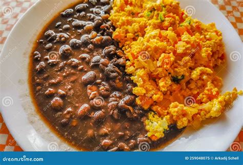 Mexican Breakfast Scrambled Eggs with Black Beans Puerto Escondido ...