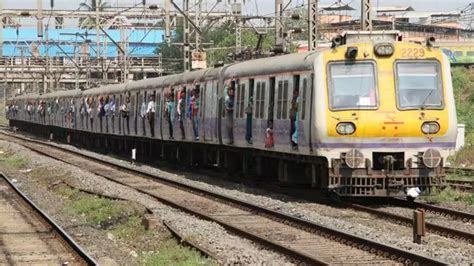 Central Railway Local Train 的图像结果