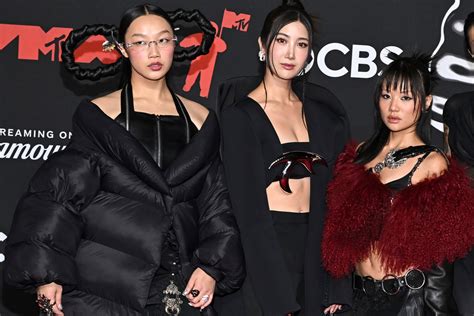 HUNTR/X Vocalists' 'Golden' Performance, Ghost Tale on Fallon