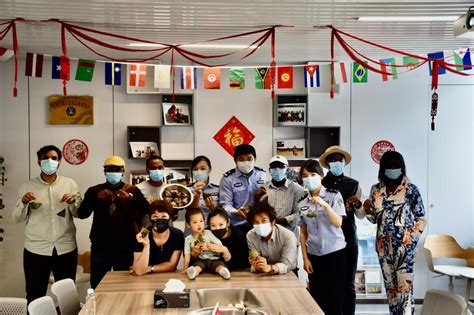 我校留学生参加高新区“端午粽情浓”主题活动-国际合作交流处
