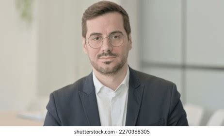 Serious Portrait Businessman 的图像结果