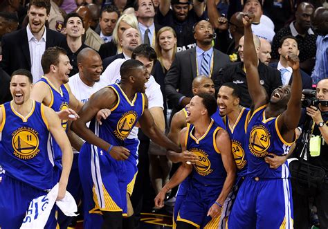 They Did It!! The Warriors Set A New Record, 73-9!!! - 105.3 RnB